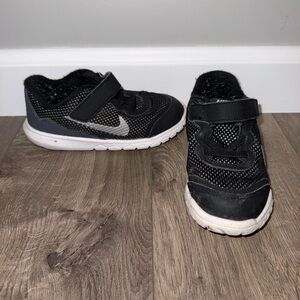 Nike Kids Black and White Hook-and-Loop Athletic Sneakers